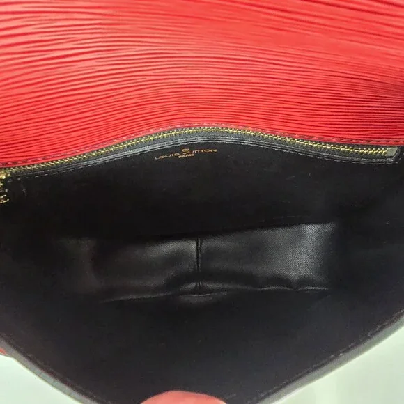 Louis Vuitton Vintage 1987 Red Epi Leather Saint Cloud Shoulder Bag - Picture 12 of 16